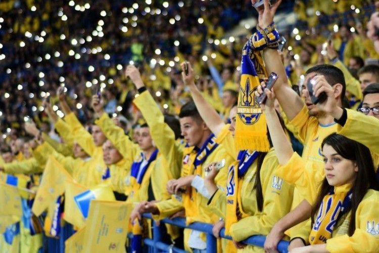 Пісня «Червона рута» отримає статус футбольного символу України