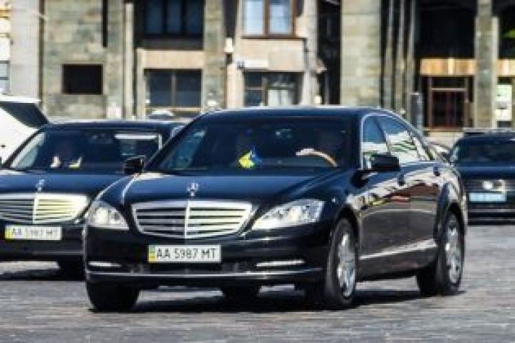 Кортеж Порошенка збив старенького чоловіка у центрі Києва 