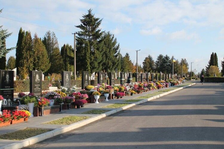 На Алеї почесних поховань міського кладовища Луцька встановлять два пам'ятники