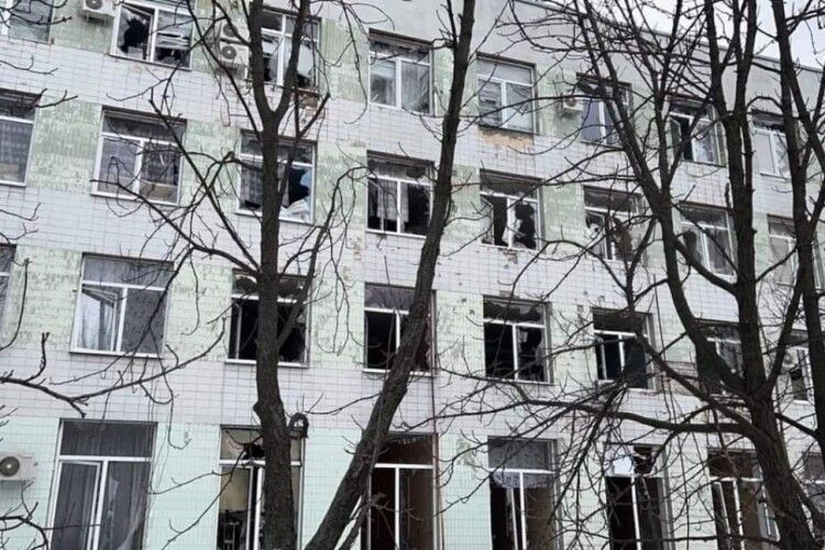 Російська армія обстріляла лікарню в Лисичанську