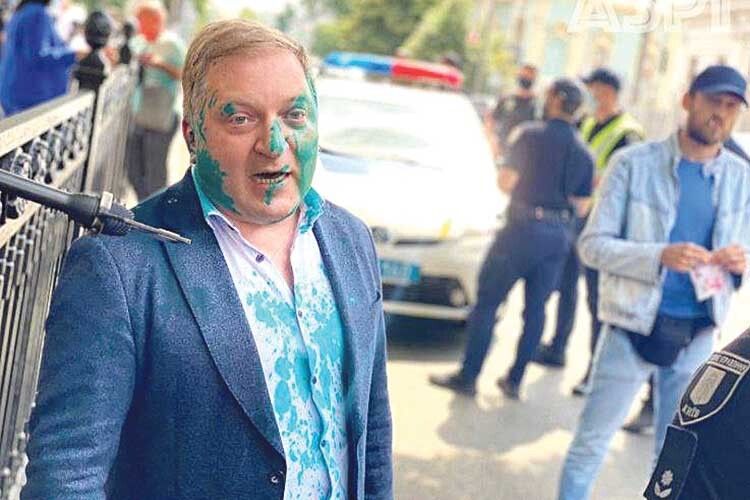 Проросійського депутата облили зеленкою: затримано ветерана війни