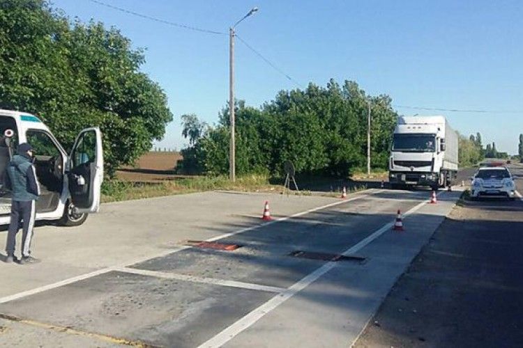 Як боротися із перевантаженими «фурами»?