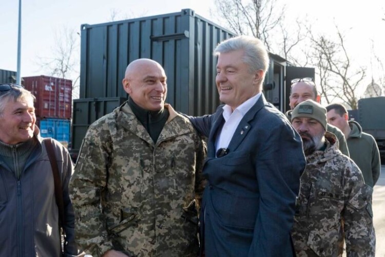 На передовій кожна третя мобільна лазня – від Порошенка