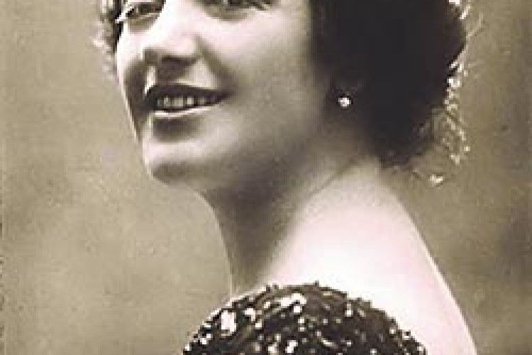 «ТА ЩЕ Б ХОТІЛА ТВОЇХ ДІТОК БАВИТИ»