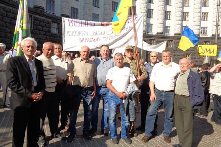 Волинські міліціонери-пенсіонери кричали у Києві: «Порошенку, Гройсману, Авакову – ганьба!» (Фото)