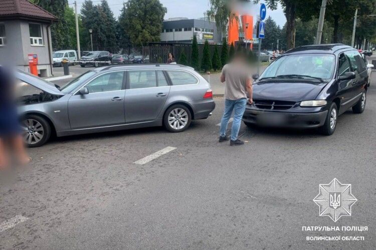 У Луцьку подвійна ДТП за участі одного авто