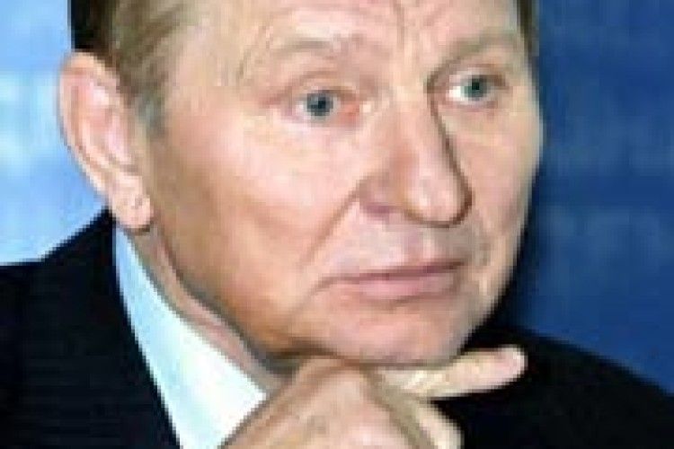 КУЧМІ ПОВЕРНУЛИ ДАЧУ З ПРИСЛУГОЮ