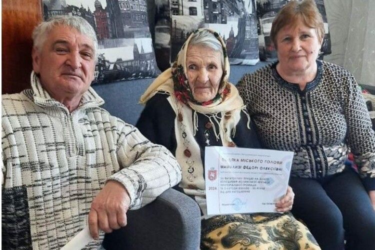 У громаді на Волині привітали довгожительку