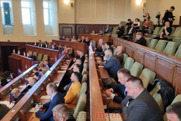 Волинські депутати на позачерговій сесії приймуть звернення до державної влади