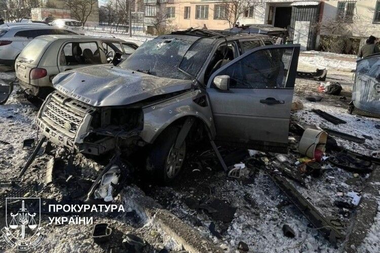 У Києві підірвали авто з військовим