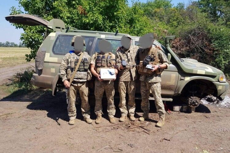 Іваничівські волонтери за три дні зібрали гроші, купили і передали бійцям на передову дрон 