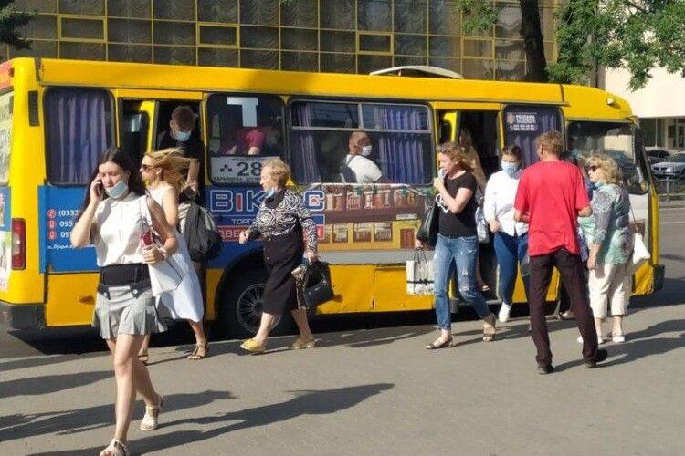 У Луцьку не виїхали на маршрути 70 міських автобусів