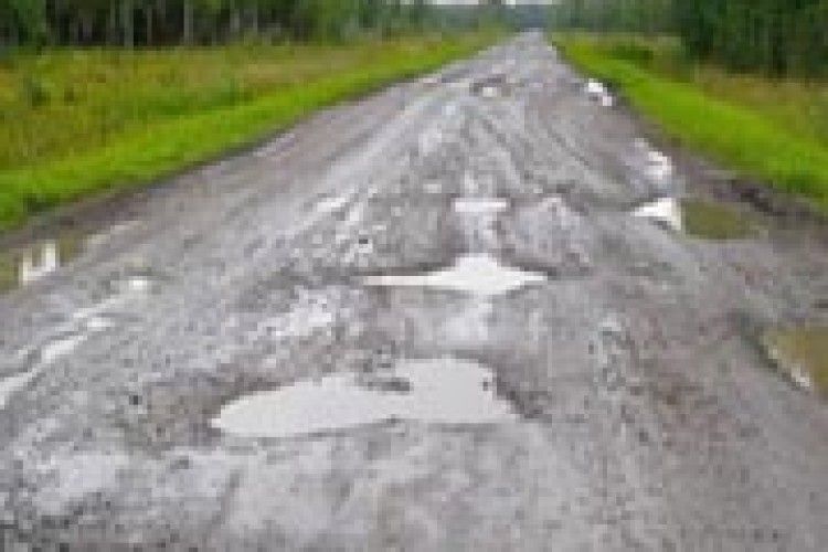 ВЛАДА ЗАЛИШИЛА СЕЛА БЕЗ ВІДРЕМОНТОВАНИХ ДОРІГ*