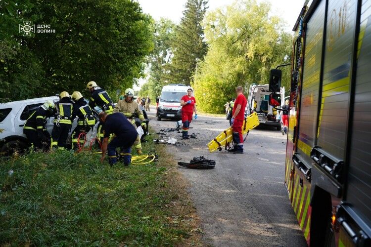 Поблизу обласного центру Волині – страшна ДТП: четверо потерпілих доставлено у лікарні