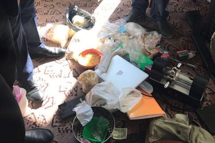 На Волині бурштинщики погрожували поліцейським зброєю і вигнали з будинку