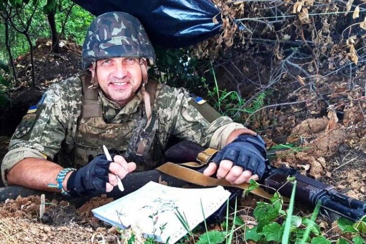 Український боєць в перервах між боями малює комікси