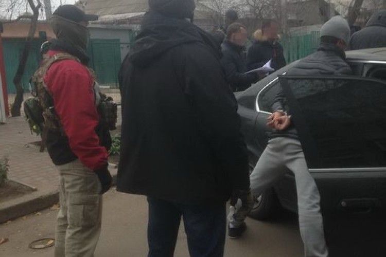 Спіймали на хабарі двох патрульних