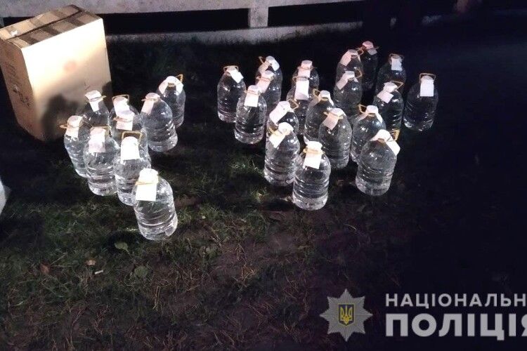 Житель Рівненщини завантажив у бус 140 літрів спирту, але не довіз до місця призначення