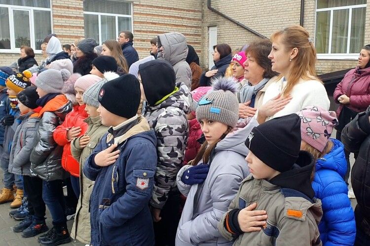 «Активістів було багато, а як довелося школу ремонтувати, допомагати не поспішали», – меценат з Волині (Фото, відео)