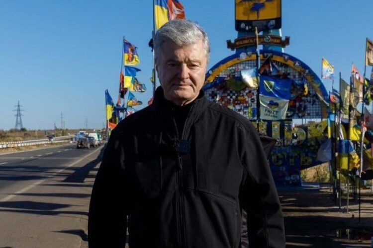 Порошенко привіз техніку у 15 бригад, які воюють під Покровськом та на інших напрямках фронту