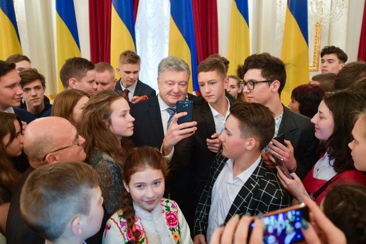 Волинські діти – на селфі з Президентом