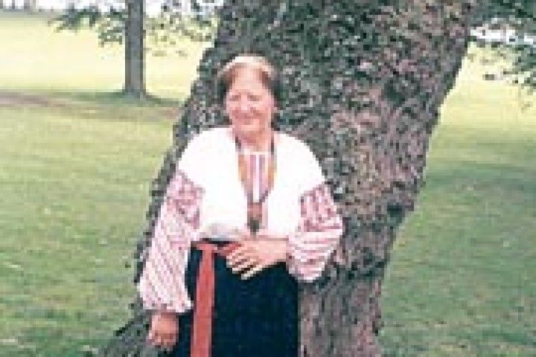 АНГЛІЙКА ОСПІВУЄ ВОЛИНЬ У ВІРШАХ