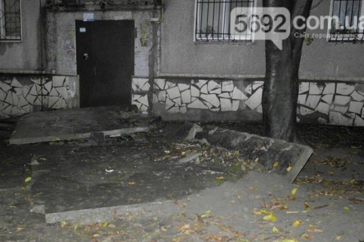 У Кам'янському звалився козирок і вбив підлітка (фото)