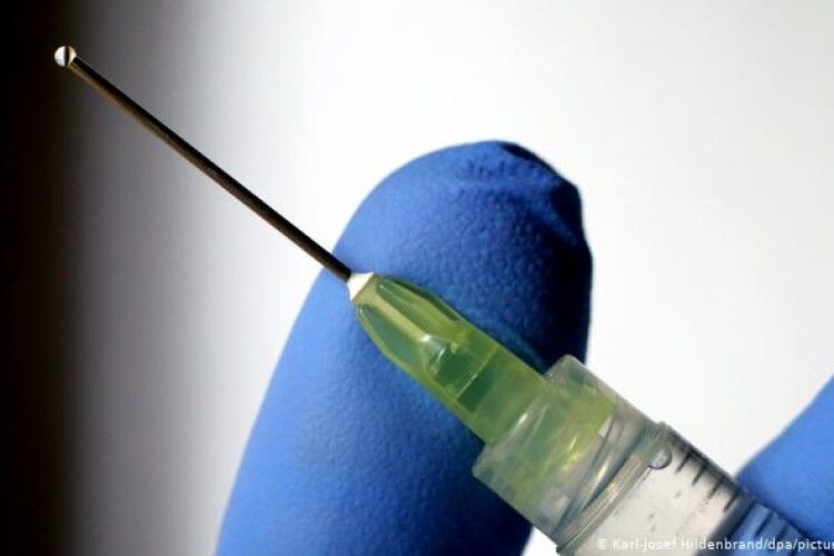 На Волині розпочнуть вакцинувати від коронавірусу чиновників