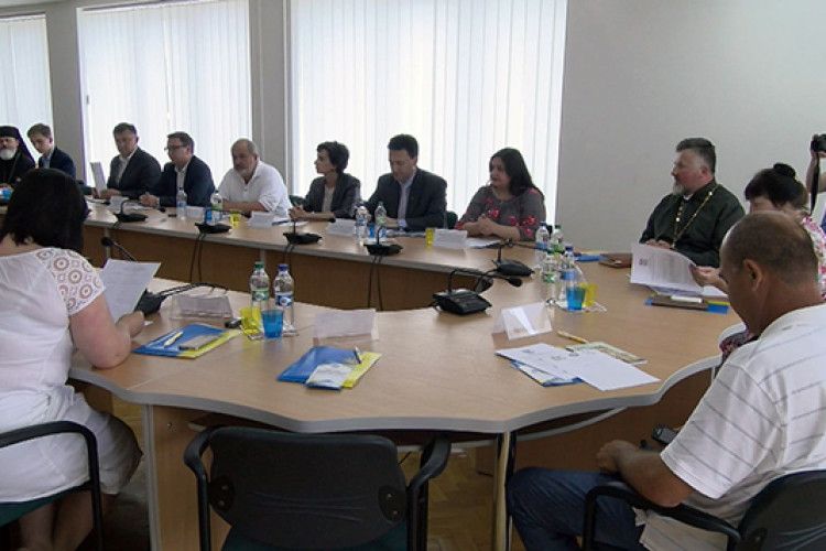 У Лесиному виші обговорювали проблеми розбудови миру (фото і відео)