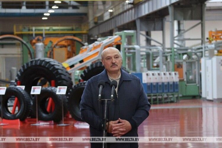 Лукашенко стверджує, що Білорусь не збирається воювати в Україні