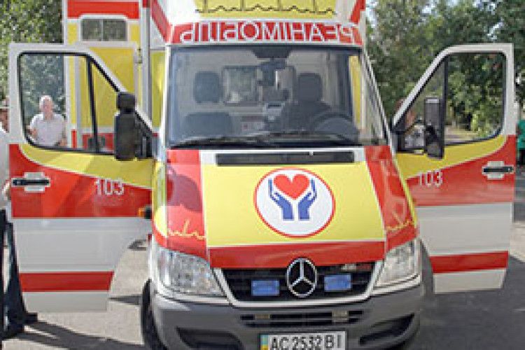 МЕДИКАМ ПОДАРУВАЛИ РЕАНІМОБІЛЬ*
