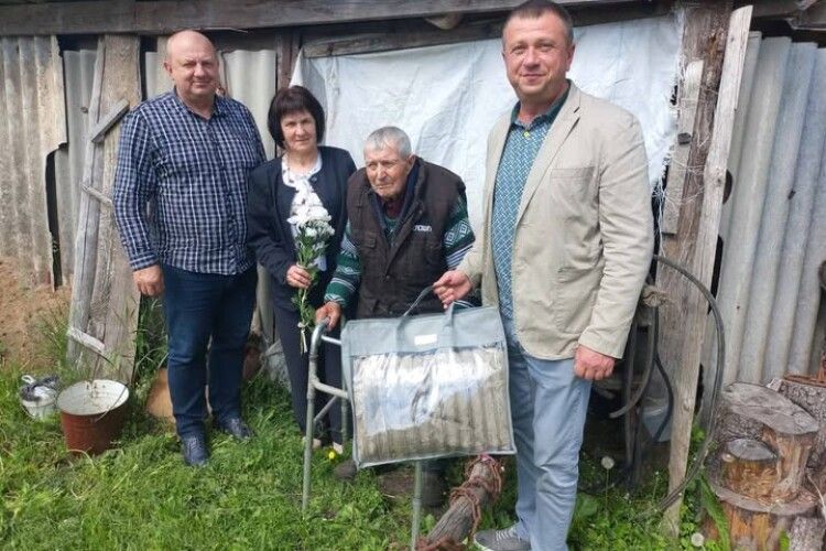 Усе життя за кермом трактора: довгожитель з Волині відзначив 90-річчя
