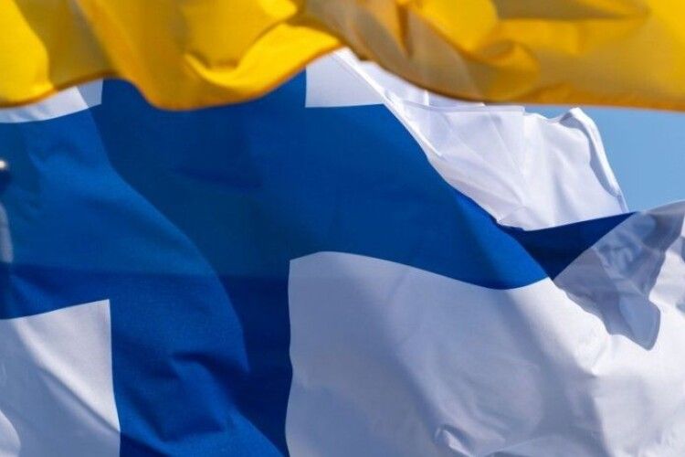 Щоб москалі знали: як фінни біля кордону з росію висловили підтримку Україні