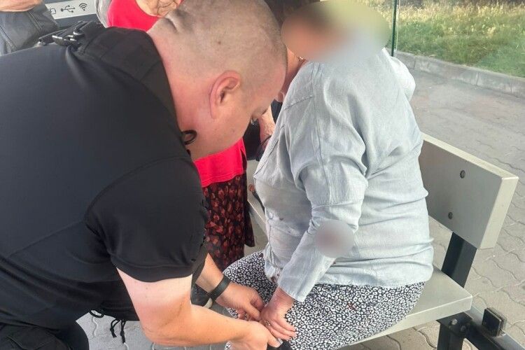 У Луцьку поліцейські врятували жінку з сильною кровотечею