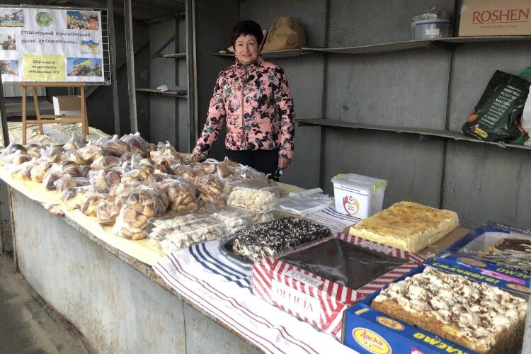 На Волині студенти та викладачі коледжу вторгували за свою продукцію 12 470 гривень для ЗСУ