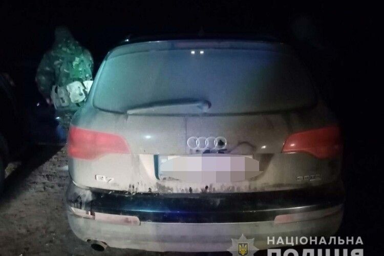 У Кухітській Волі злапали скупників бурштину-сирцю...
