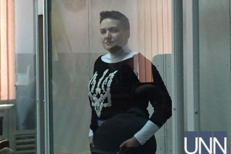 Правоохоронці проводять обшук у квартирі Савченко