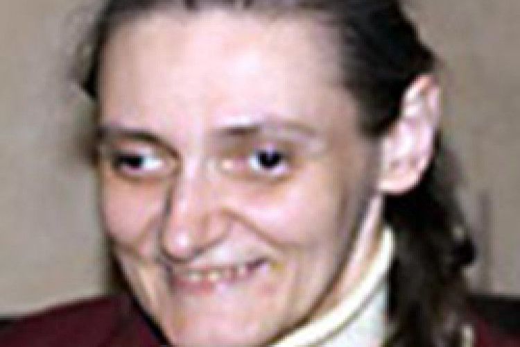 ВІД ВАЖКОЇ НЕДУГИ ЇЇ РЯТУЄ МИСТЕЦТВО