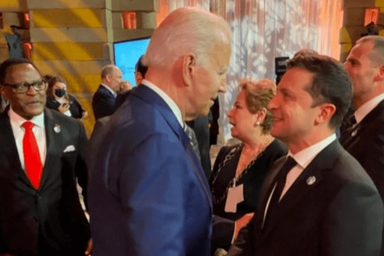 Президенти США та України обговорять, як може закінчитися війна