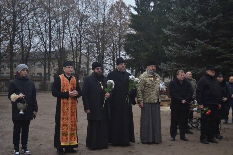У Ківерцях вшанували пам'ять випускників місцевої школи, які загинули за Україну (Фото)