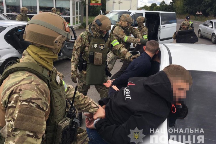 Рівненські поліцейські під час спецоперації затримали злодіїв