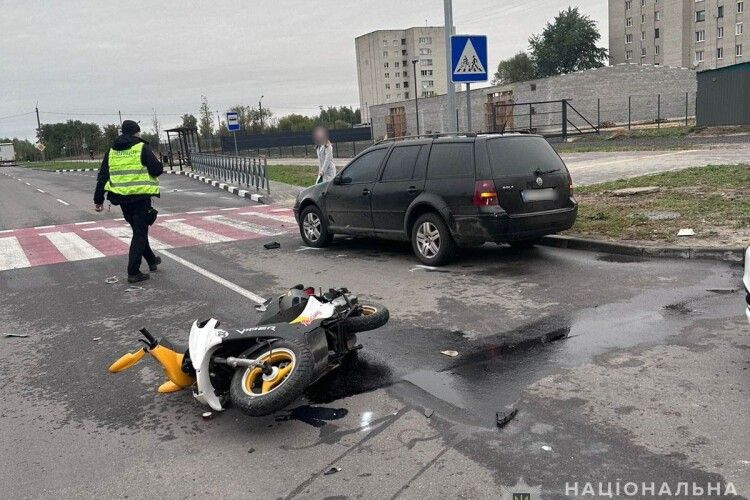 На Волині мотоциклістка зіткнулася з автівкою