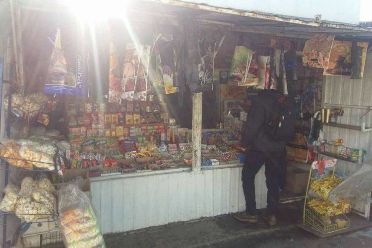 Сурогат на ринку в Луцьку вміло маскувався під солодощі, рибу та олію