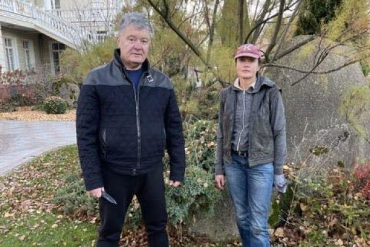 Експрезидент України назбирав три відра опеньків