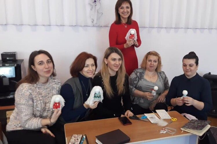 У Луцьку шкільні психологи «лікувалися» лялькотерапією (Фото)
