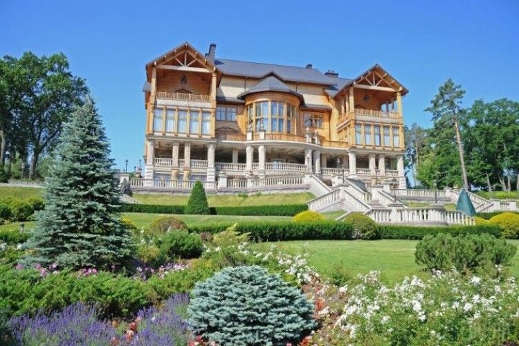  Колишня резиденція Януковича - «Межигір’я» - тепер належатиме державі