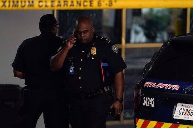 У США в центрі Атланти жінка застрелила двох людей