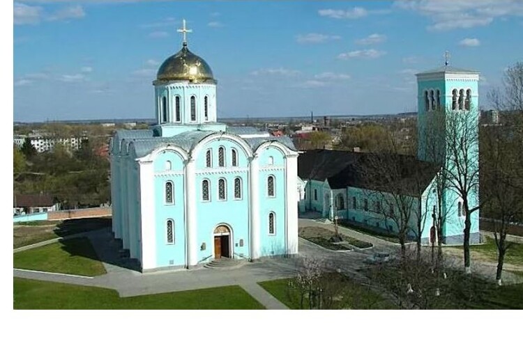 У найстарішому місті на Волині не можуть виписати чоловіка з Успенського собору