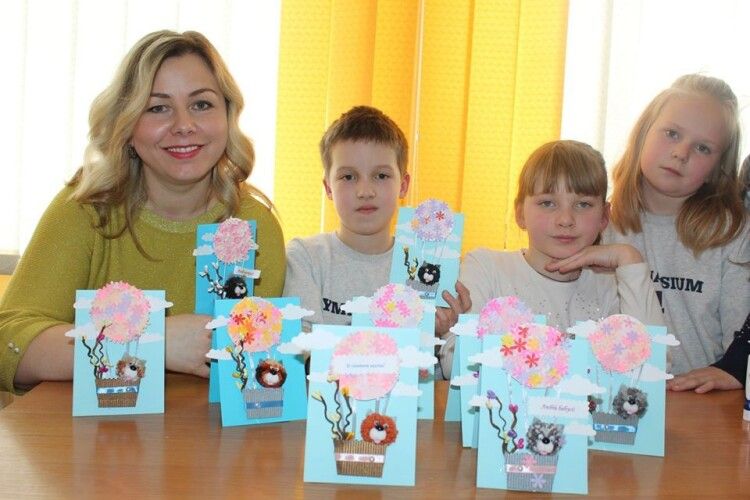 У Луцьку третьокласники посадили кота в повітряну кулю