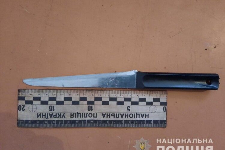 На Рівненщині 50-річна жінка засадила ножа у живіт своєму коханцю (Фото)